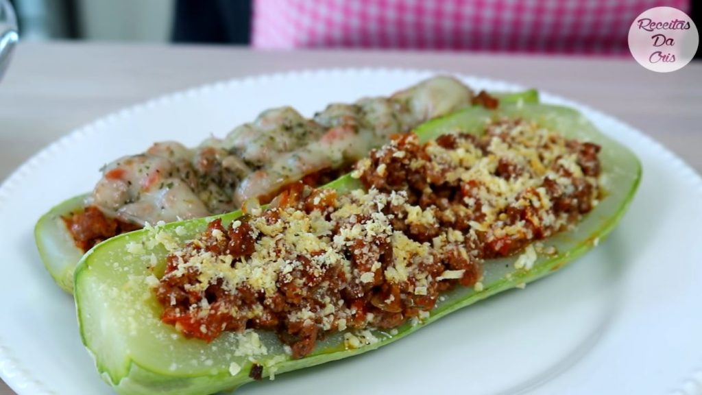 Zucchini stuffed with minced meat