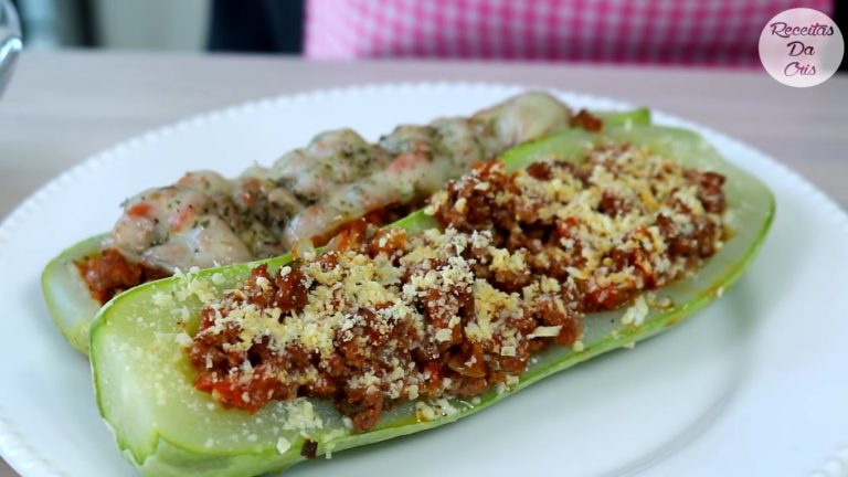 Zucchini stuffed with minced meat