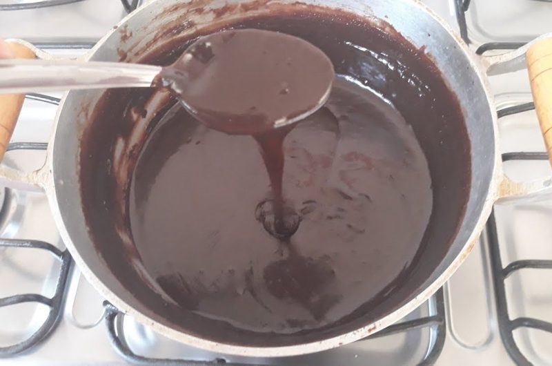 Chocolate Cake Icing (with Condensed Milk)