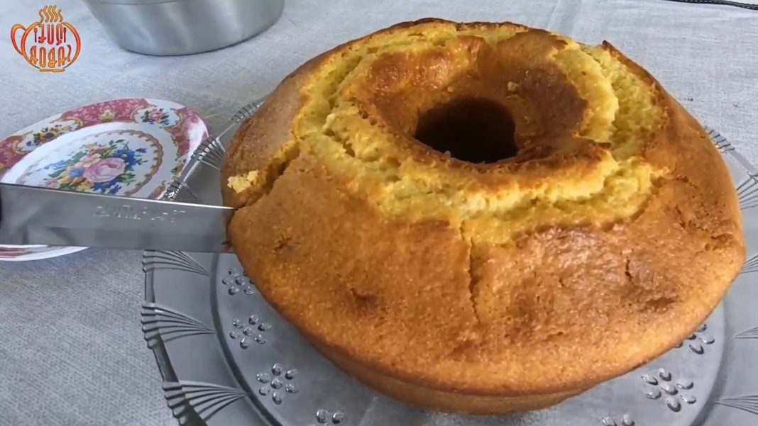 Cornmeal cake in blender