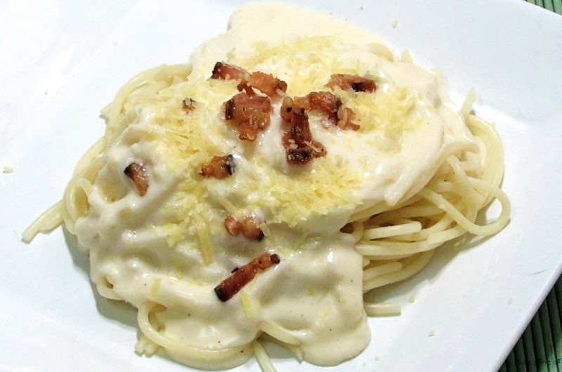 Pasta with white sauce