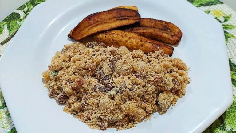 Banana farofa with bacon