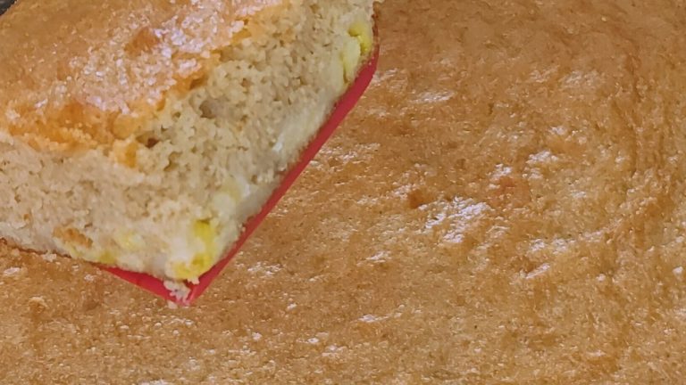 A banana and cinnamon cake