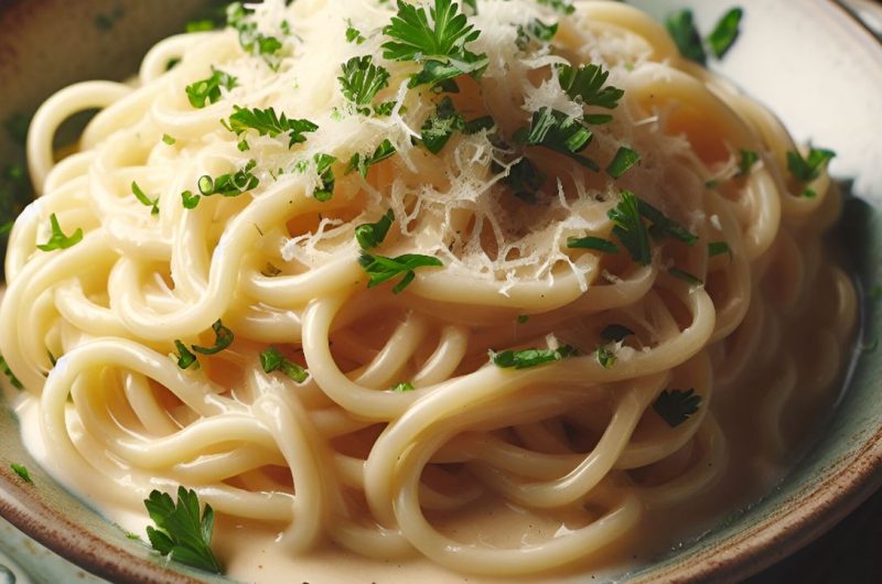 Pasta with white sauce