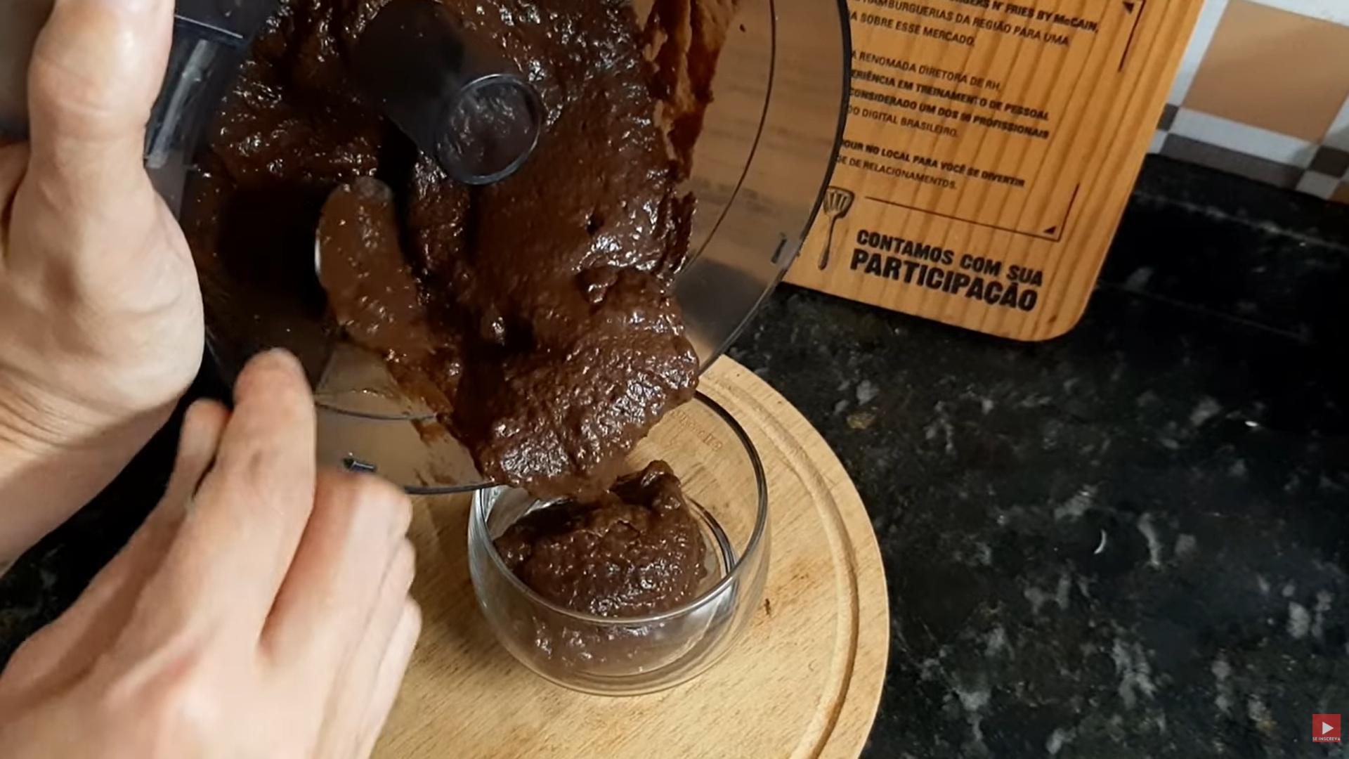 makingavocadochocolatemousse