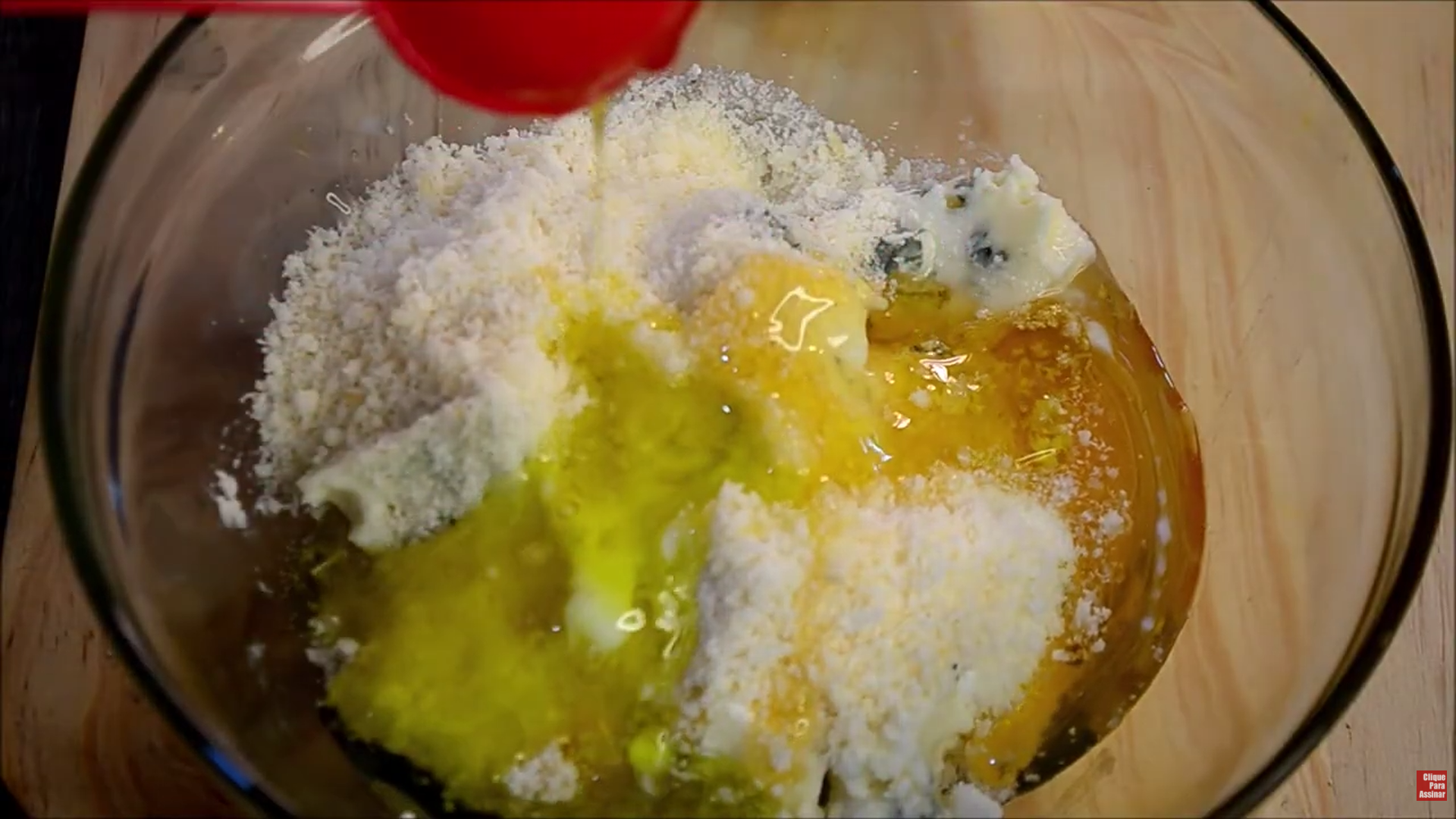 making-gorgonzola-sauce