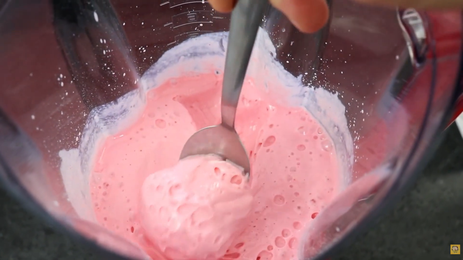 makingstrawberrymousse