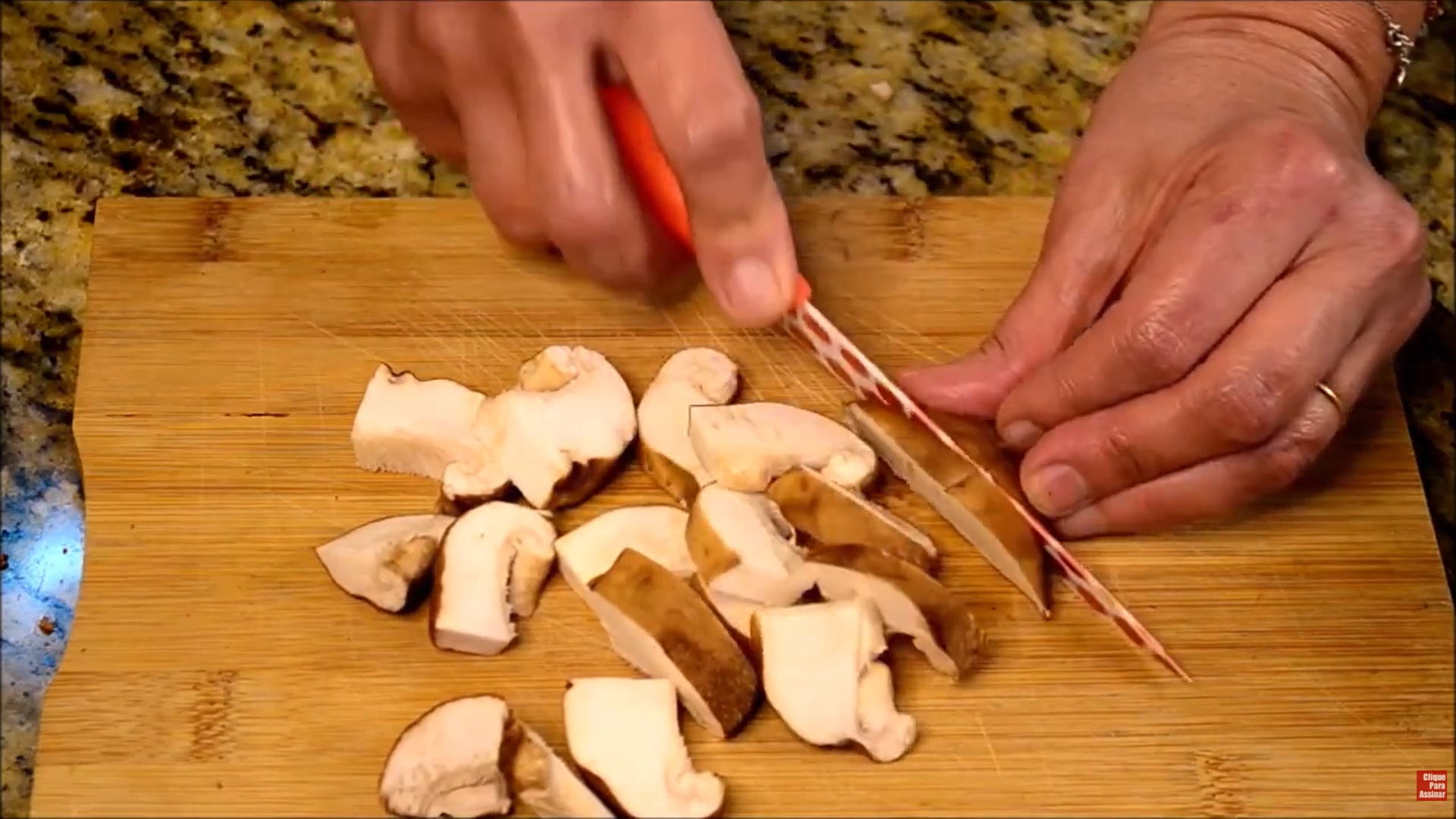 slicing-mushrooms