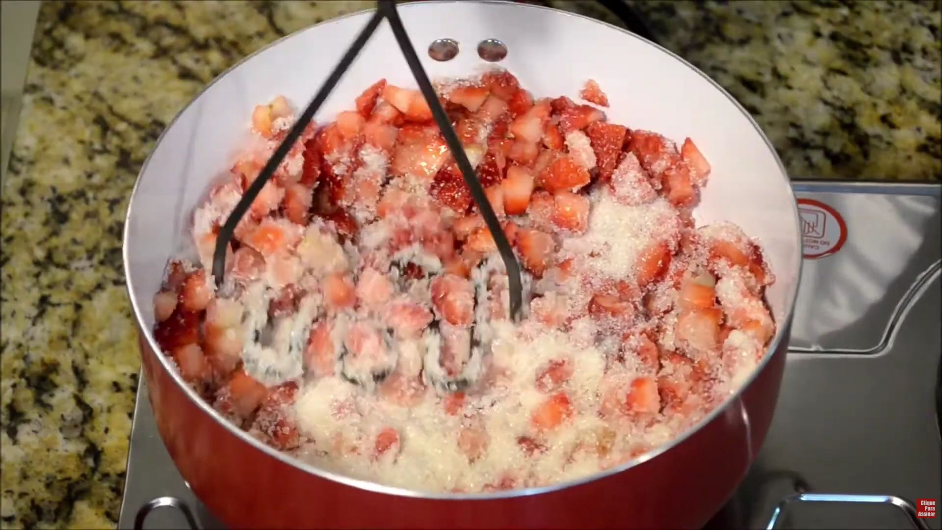 strawberry-jam-ingredients