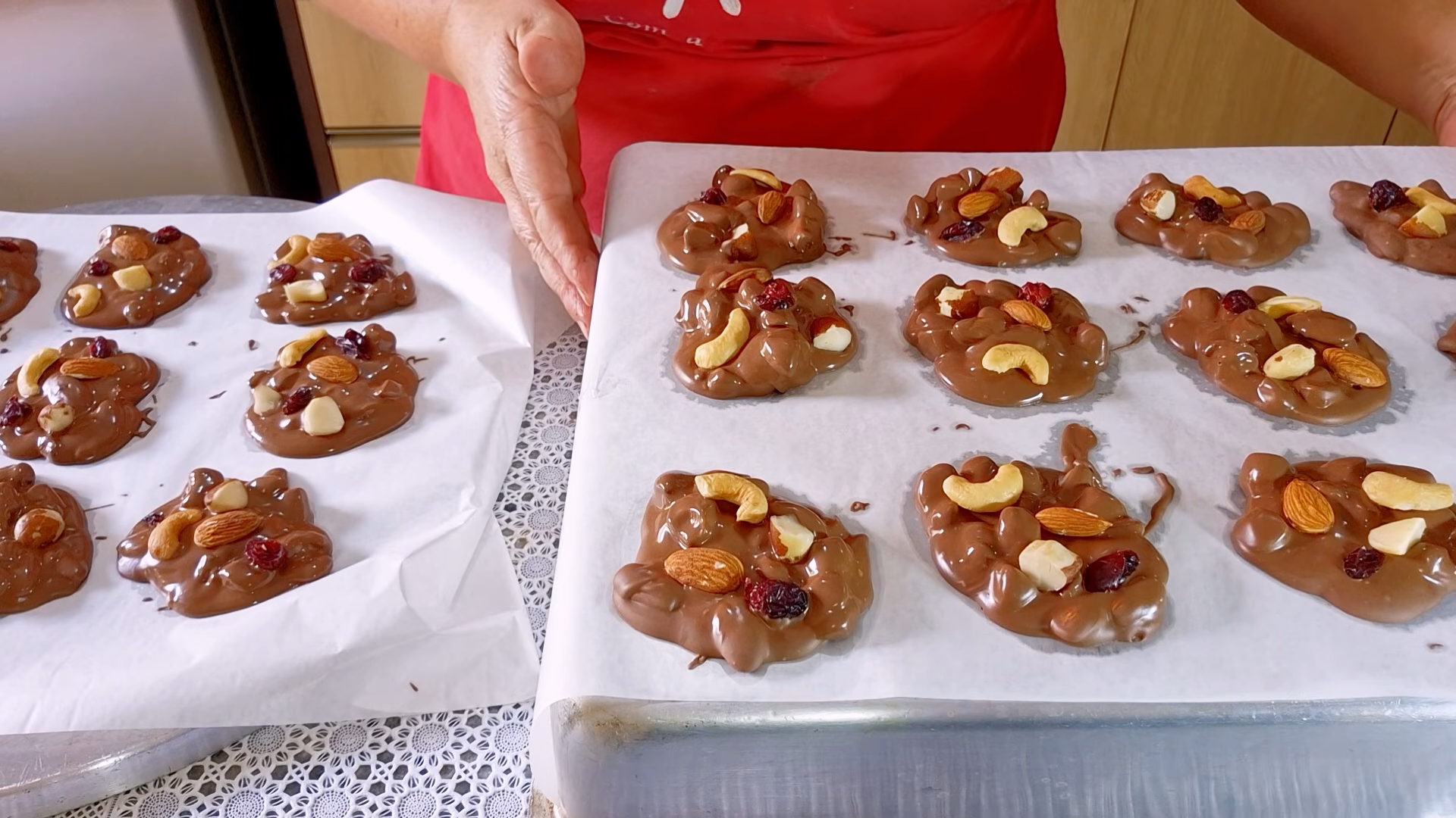 making-chocolate-nut-clusters