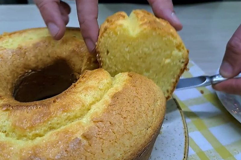 Brazilian Cornmeal Cake (Bolo de Fubá)
