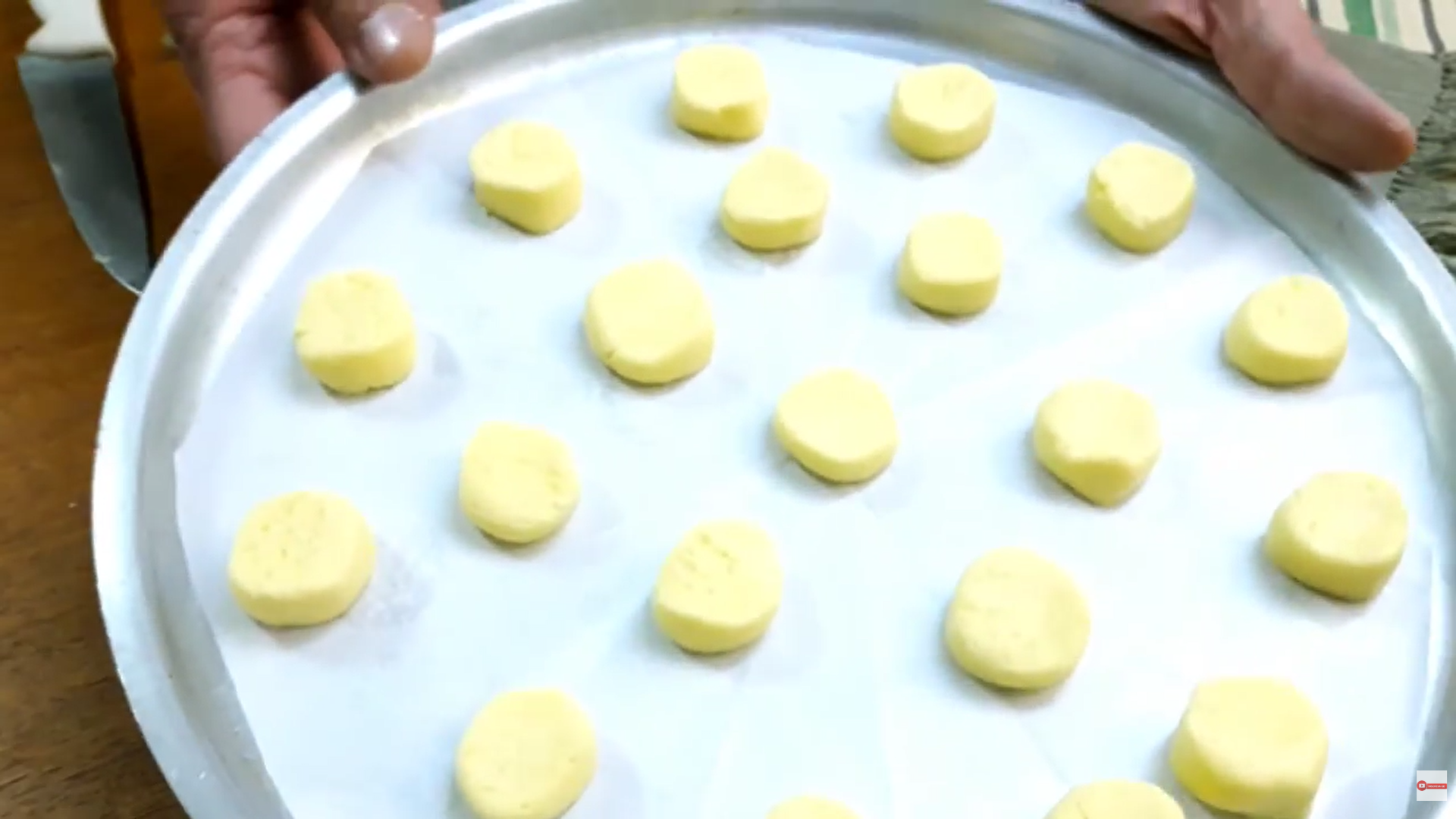 making-chocolate-butter-cookies