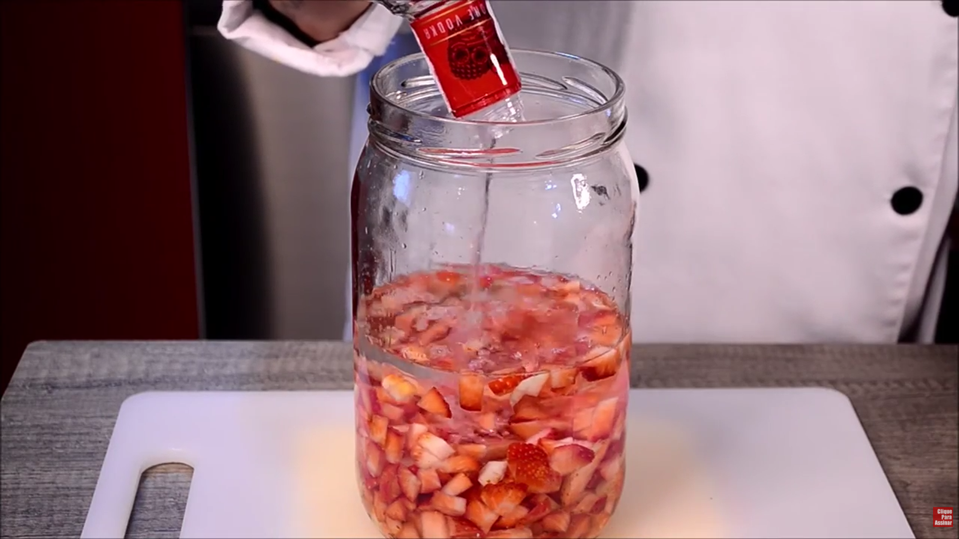 making-strawberry-liqueur
