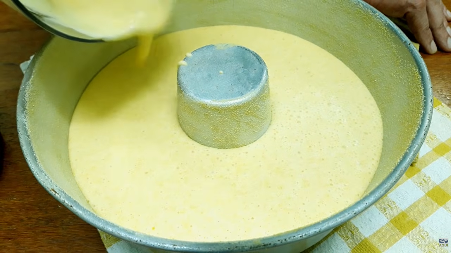 making-brazilian-corn-cake