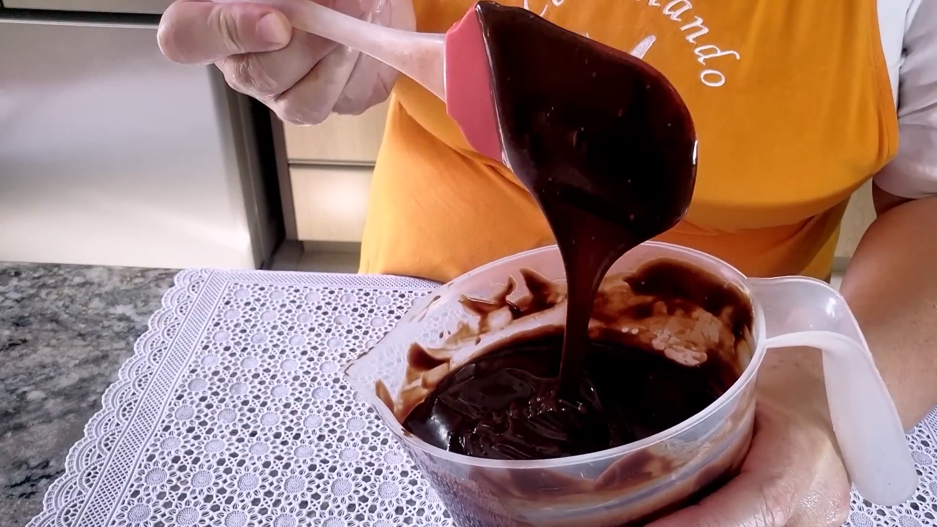 making-ganache-chocolate