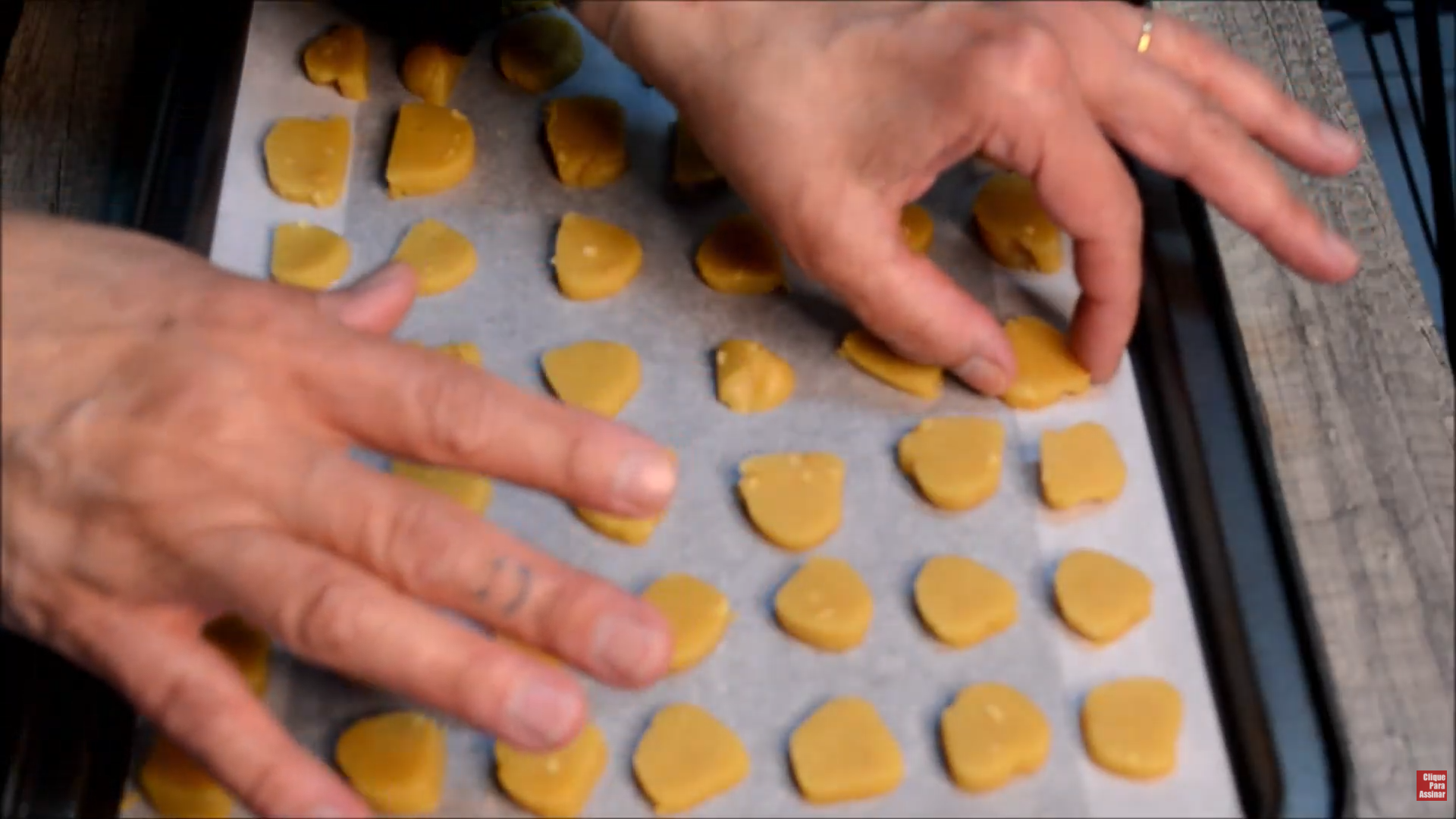 peanut-butter-cookies-in-a-dish-baker