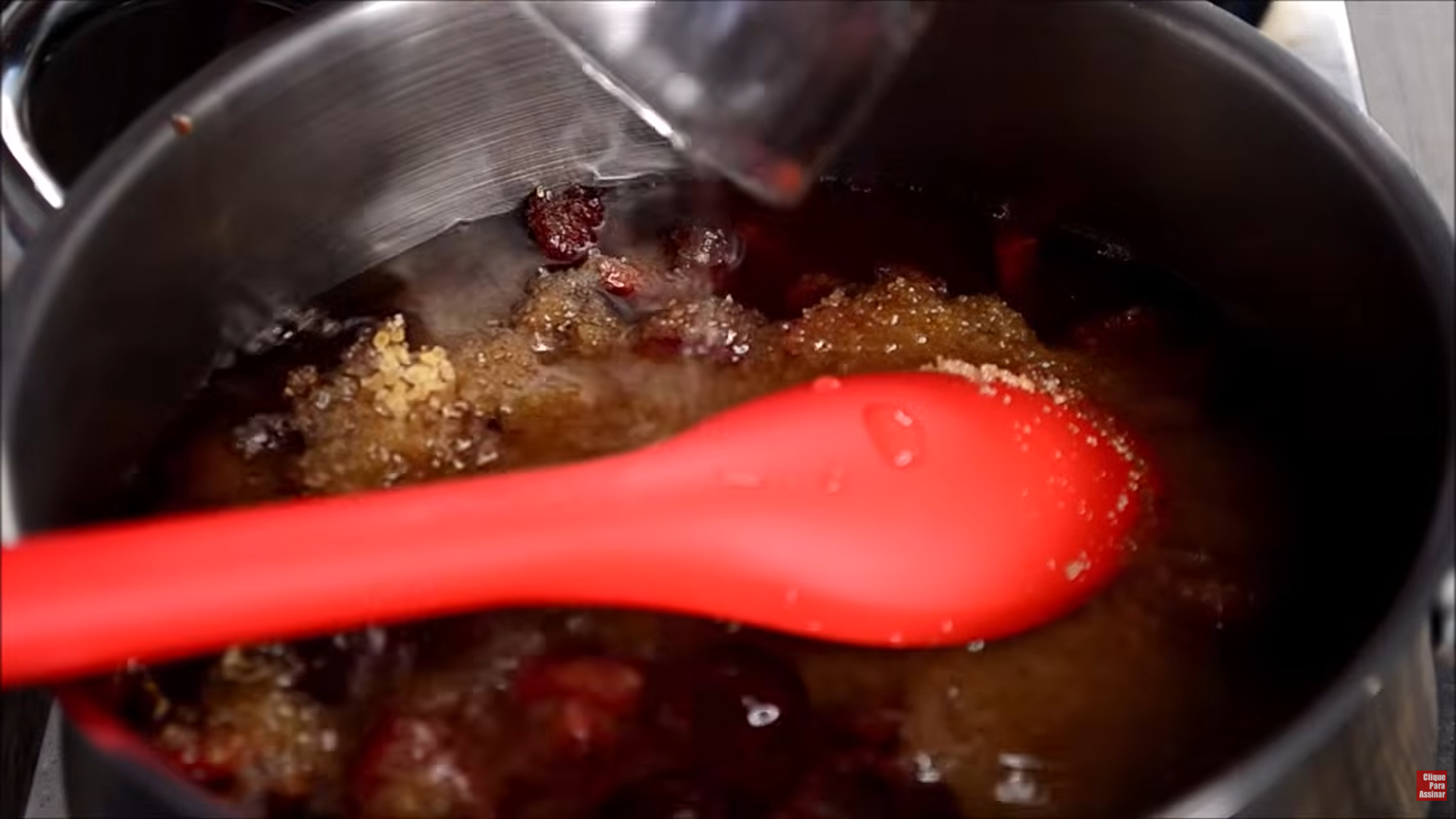 preparing-cherry-jam