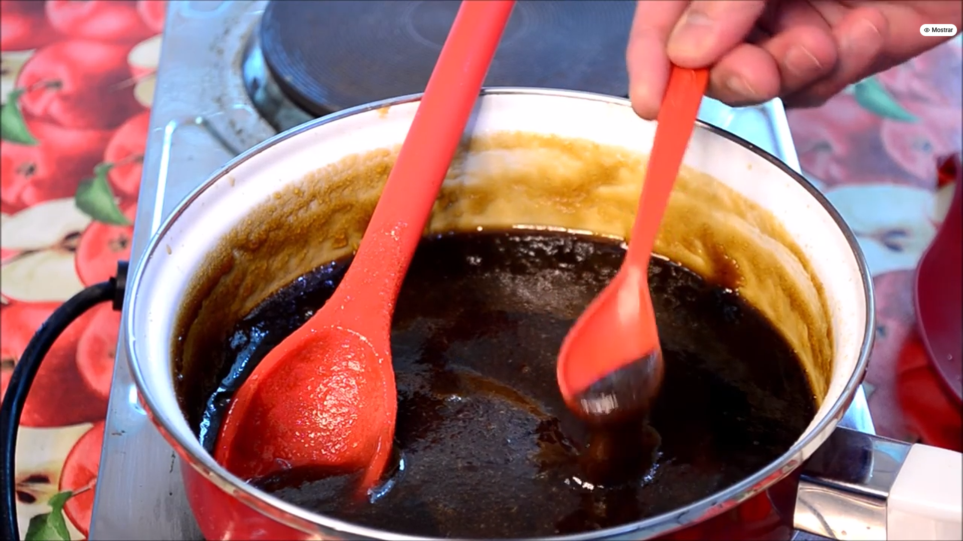 coffee-jam-in-saucepan