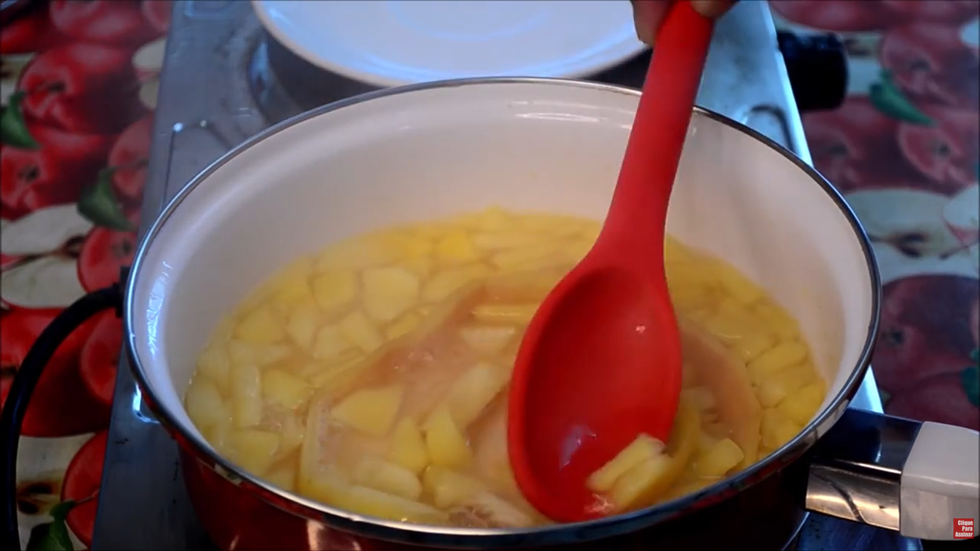 cooking-apples-for-coffee-jam
