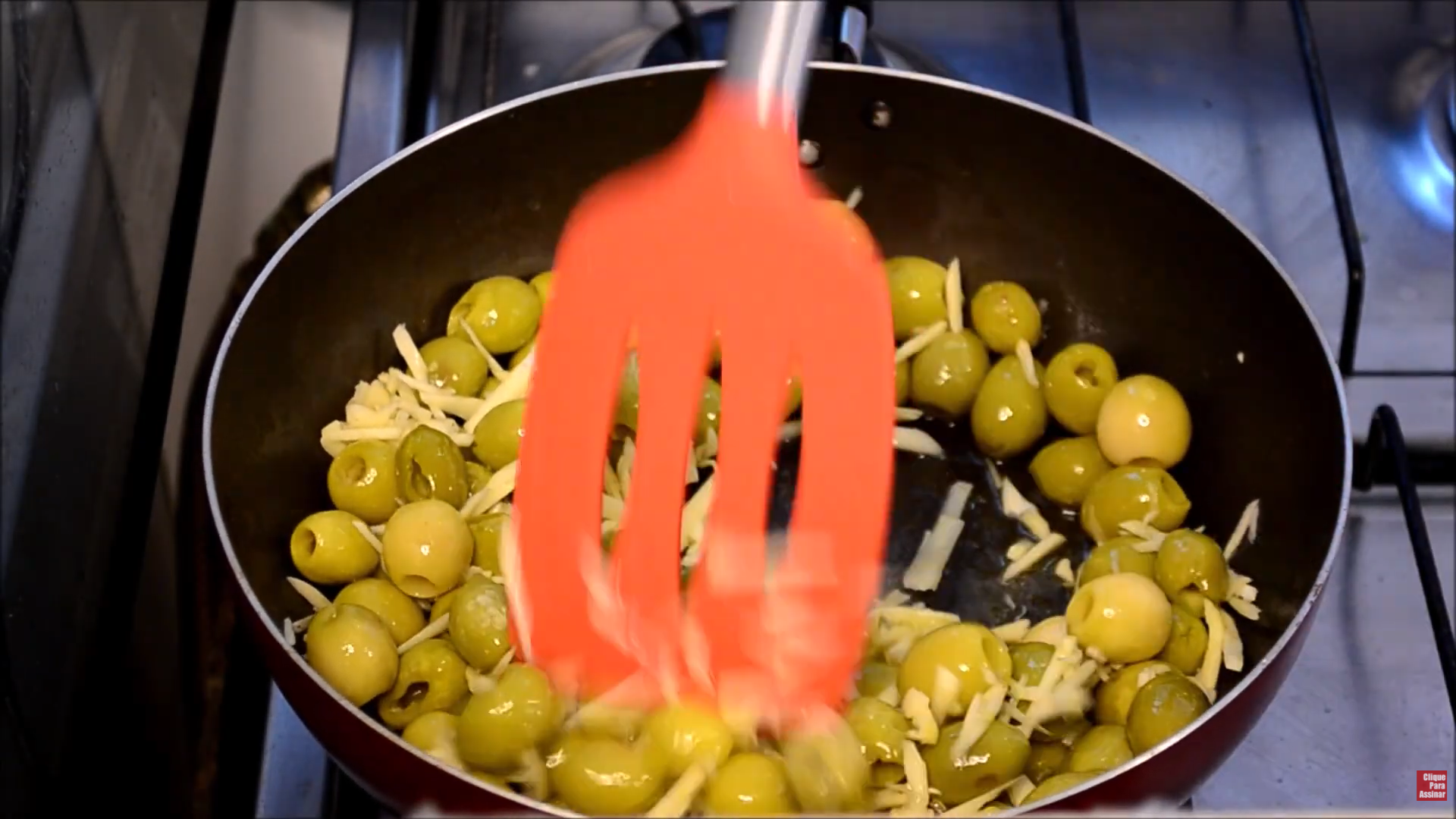making-garlic-marinated-olives