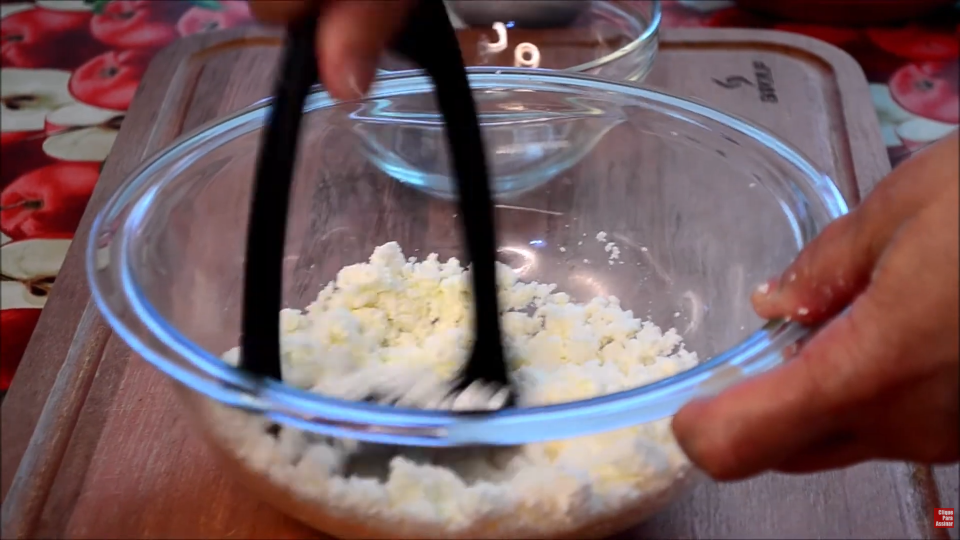 making-yogurt-spread