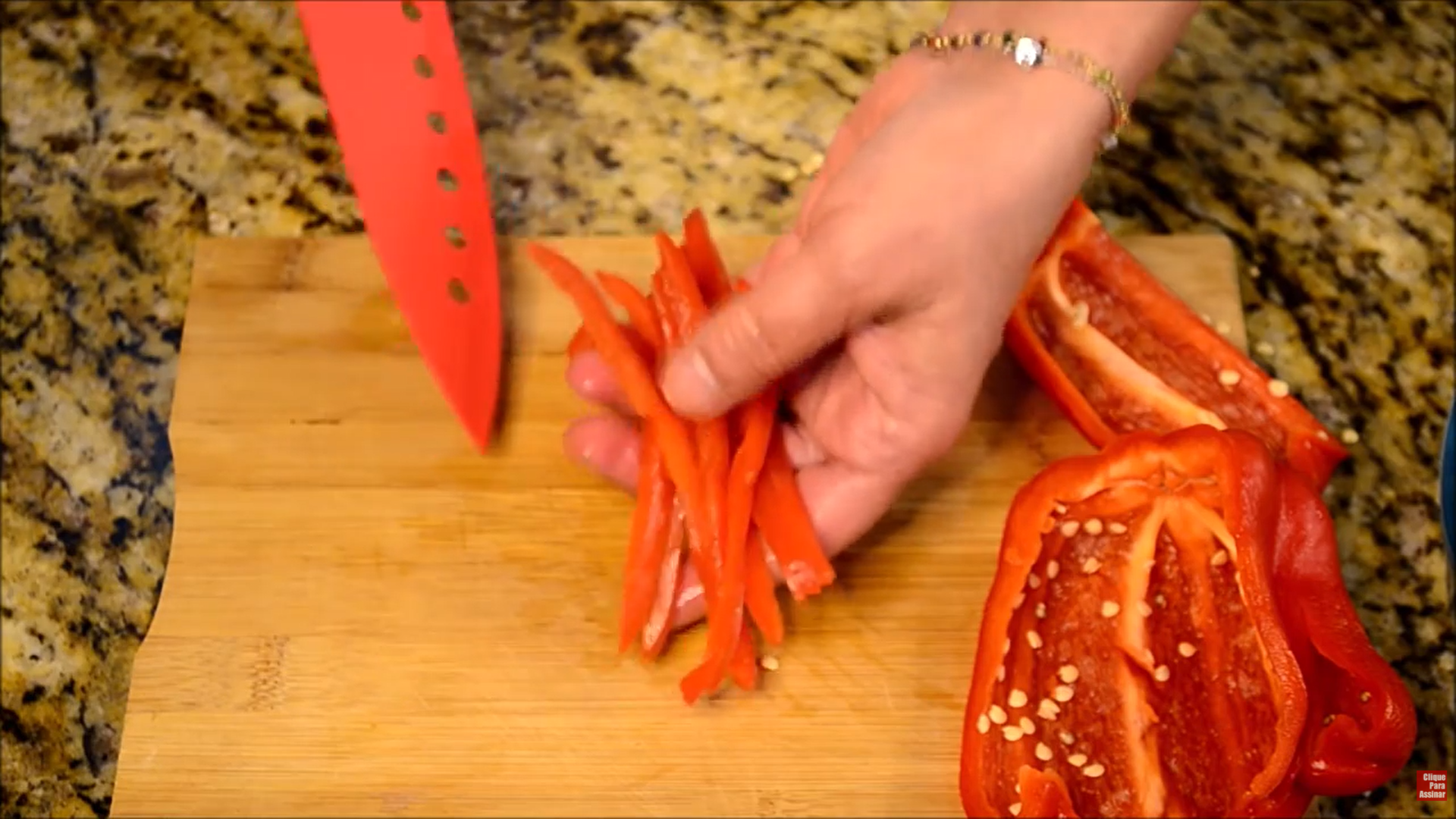 slicing-bell-pepper